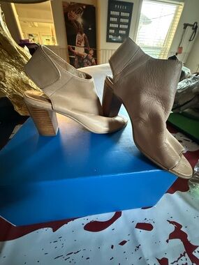 Steve Madden Tan Open-Toe Block Heel Sandals